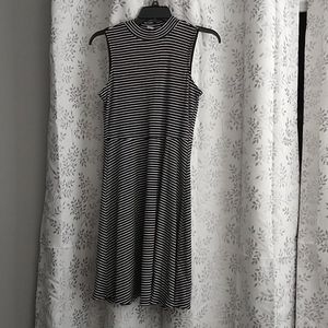 2/$3 Old Navy Sleeveless Black White Striped Dress
